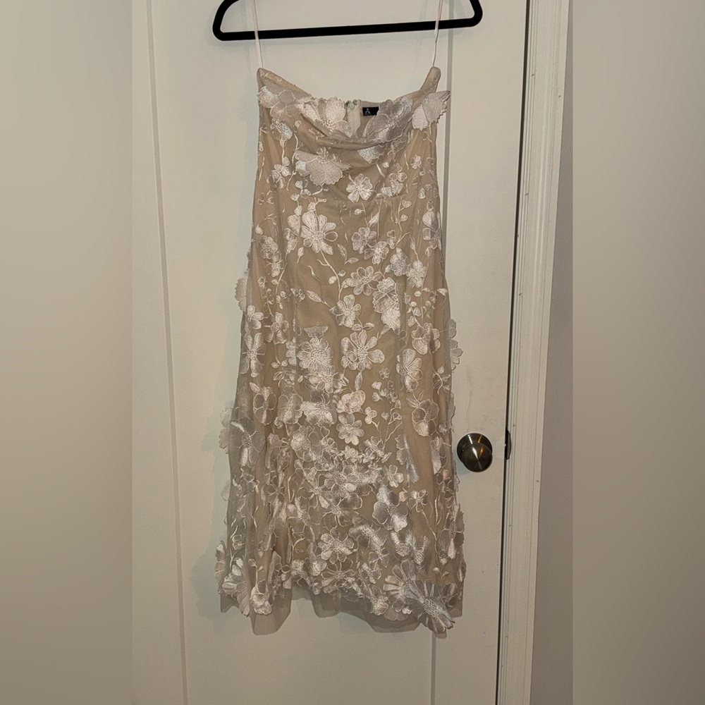Elegant Strapless Floral Dress - Cream